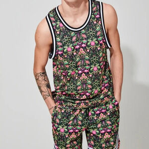 WeSC Men's Graphic Print Basketball Top flamingo size large #1060